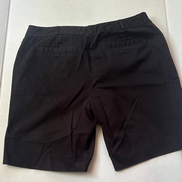 Michael Kors Black City Shorts with Zipper Pockets - Size 6 - Picture 3 of 16